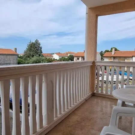 In With One-bedroom 5 Apartment *