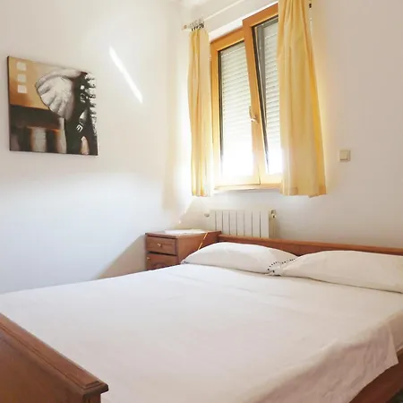 Apartment In With One-bedroom 5 *
