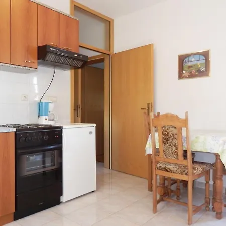 In With One-bedroom 5 Apartment *