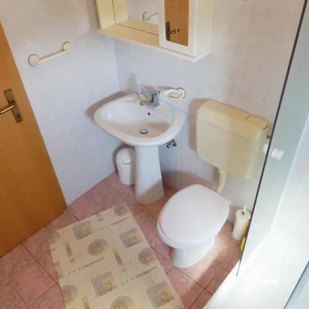 In With One-bedroom 5 Apartment *