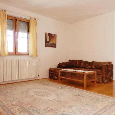 In With One-bedroom 5 Apartment