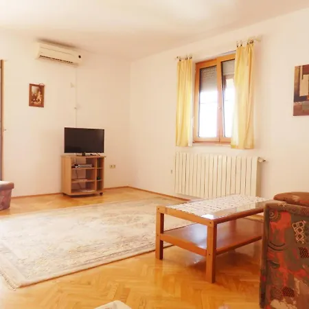 In With One-bedroom 5